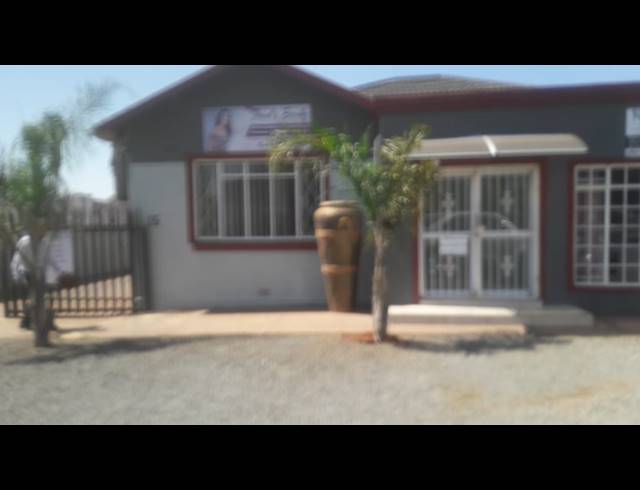 24.80M² OFFICE TO LET IN DALVIEW